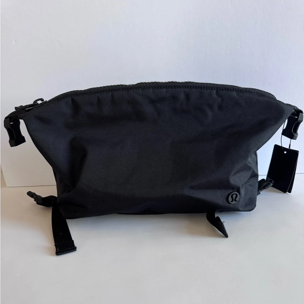 Lululemon Command The Day Kit *5L, Black (Fourth Release) - Picture 5 of 11
